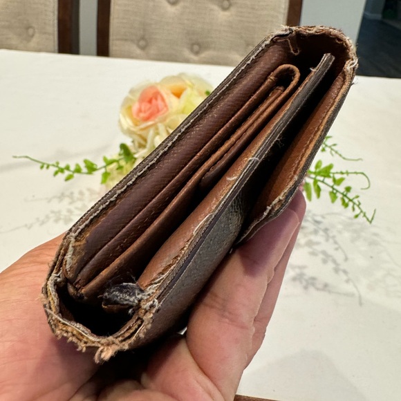 Project but Authentic Louis Vuitton wallet with removable card case - Picture 5 of 16